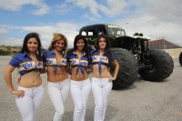 Viernes 25 de noviembre. Bellezas y Camionetas.