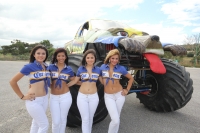 Viernes 25 de noviembre. Bellezas y Camionetas.