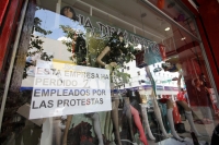 Viernes 18 de octubre del 2013. Tuxtla Gutiérrez. Con una baja participación de los comerciantes este medio día inicia la protesta convocada por la CANACO ante el plantón magisterial.