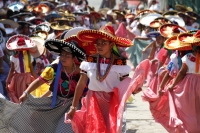 Viernes 1 de febrero el 2109. San Fernando. El baile de Yomo Etze es realizado durante el recorrido de Las Candelarias  en las sinuosas calles al inicio de los festejos del segundo mes de año