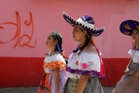 Viernes 1 de febrero el 2109. San Fernando. El baile de Yomo Etze es realizado durante el recorrido de Las Candelarias  en las sinuosas calles al inicio de los festejos del segundo mes de año