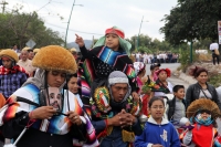 Lunes 30 de enero del 2017. Tuxtla Gutiérrez. La Virgen de Candelaria. La comunidad Zoque se reúne desde la madrugada para iniciar el recorrido de las tres Vírgenes de Copoya las cuales recorren bailando y gritando vivas acompañados de los sones tradicion