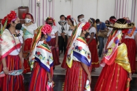 20210202. Tuxtla G. Los costumbristas de la comunidad Zoque se cubren con #cubrebocas y con las medidas de precaución por la #Pandemia del #Covid, realizan los rituales patronales de la comunidad de #Copoya