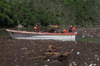 Martes 16 de agosto. El ripio y el pet son los materiales que arrastra el agua del rio Grijalva al interior de Cañón del Sumidero y a pesar de los esfuerzos de los voluntarios y autoridades de ecología estos desechos continúan acumulándose poniendo en pel