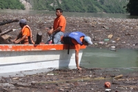 Martes 16 de agosto. El ripio y el pet son los materiales que arrastra el agua del rio Grijalva al interior de Cañón del Sumidero y a pesar de los esfuerzos de los voluntarios y autoridades de ecología estos desechos continúan acumulándose poniendo en pel