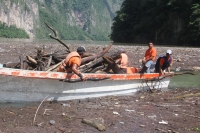 Martes 16 de agosto. El ripio y el pet son los materiales que arrastra el agua del rio Grijalva al interior de Cañón del Sumidero y a pesar de los esfuerzos de los voluntarios y autoridades de ecología estos desechos continúan acumulándose poniendo en pel