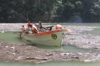 Martes 16 de agosto. El ripio y el pet son los materiales que arrastra el agua del rio Grijalva al interior de Cañón del Sumidero y a pesar de los esfuerzos de los voluntarios y autoridades de ecología estos desechos continúan acumulándose poniendo en pel