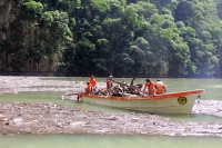 Martes 16 de agosto. El ripio y el pet son los materiales que arrastra el agua del rio Grijalva al interior de Cañón del Sumidero y a pesar de los esfuerzos de los voluntarios y autoridades de ecología estos desechos continúan acumulándose poniendo en pel