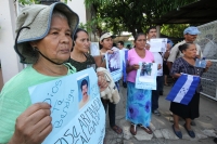 Martes 26 de julio. Familiares de migrantes en transito hacia los EEUU y de desaparecidos centroamericanos marchan entre la frontera entre las ciudad Gautemalteca Tecum Uman y Ciudad Hidalgo del municipio de Tapachula, Chiapas en la Caravana Paso a Paso p