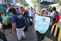 Martes 26 de julio. Familiares de migrantes en transito hacia los EEUU y de desaparecidos centroamericanos marchan entre la frontera entre las ciudad Gautemalteca Tecum Uman y Ciudad Hidalgo del municipio de Tapachula, Chiapas en la Caravana Paso a Paso p