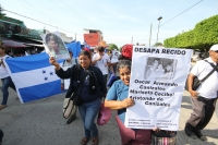 Martes 26 de julio. Familiares de migrantes en transito hacia los EEUU y de desaparecidos centroamericanos marchan entre la frontera entre las ciudad Gautemalteca Tecum Uman y Ciudad Hidalgo del municipio de Tapachula, Chiapas en la Caravana Paso a Paso p