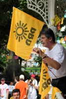 Domingo 17 de junio del 2012. Tuxtla Gutiérrez, Chiapas. Carlos Morales Candidato a la presidencia de Tuxtla por el PRD encabeza esta mañana la carrera deportiva por la democracia.