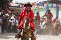 Lunes 19 de enero del 2014. Venustiano Carranza. Los indígenas tsotsiles de La Antigua San Bartolome de los Llanos (Venustiano Carranza) recorren en procesión las calles principales de esta comunidad de la depresión central de Chiapas para posteriormente 