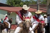 Domingo 24 de junio del 2018. Tuxtla Gutiérrez. El Carrerante de palo.  Los Carrerantes recorren las calles de la Antigua San Bartolomé de los Llanos cabalgando por las diferentes calles que comunican  las iglesias de San Pedro y San Sebastián en varia