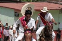 Domingo 24 de junio del 2018. Tuxtla Gutiérrez. El Carrerante de palo.  Los Carrerantes recorren las calles de la Antigua San Bartolomé de los Llanos cabalgando por las diferentes calles que comunican  las iglesias de San Pedro y San Sebastián en varia