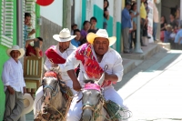 Domingo 24 de junio del 2018. Tuxtla Gutiérrez. El Carrerante de palo.  Los Carrerantes recorren las calles de la Antigua San Bartolomé de los Llanos cabalgando por las diferentes calles que comunican  las iglesias de San Pedro y San Sebastián en varia