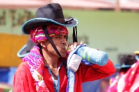 Lunes 19 de enero del 2014. Venustiano Carranza. Los indígenas tsotsiles de La Antigua San Bartolome de los Llanos (Venustiano Carranza) recorren en procesión las calles principales de esta comunidad de la depresión central de Chiapas para posteriormente 