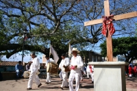 Los músicos tradicionales de Venustiano Carranza, esperan desde la mañana la llegada de los Carrerantes quienes cabalgan por las calles de Venustiano Carranza en honor de los santos patronales de esta comunidad de la depresión central de Chiapas.