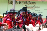 Viernes 24 de agosto del 2012. Venustiano Carranza, Chiapas. “Los Carrerantes”. Los indígenas tsotsiles recorren las calles durante las fiestas patronales de la comunidad durante los meses de enero, abril y agosto siendo la fiesta de San Bartolomé una de Viernes 24 de agosto del 2012. Venustiano Carranza, Chiapas. “Los Carrerantes”. Los indígenas tsotsiles recorren las calles durante las fiestas patronales de la comunidad durante los meses de enero, abril y agosto siendo la fiesta de San Bartolomé una de