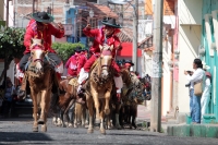 Viernes 19 de enero del 2018. Venustiano Carranza. Los Carrerantes de La San Bartolomé de los Llanos. Cabalgando y ataviados de rojo y cascabeles, los indí­genas recorren las calles entre las iglesias de San Sebastián y San Pedro durante la ví­spera de 