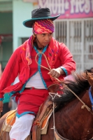 Viernes 19 de enero del 2018. Venustiano Carranza. Los Carrerantes de La San Bartolomé de los Llanos. Cabalgando y ataviados de rojo y cascabeles, los indí­genas recorren las calles entre las iglesias de San Sebastián y San Pedro durante la ví­spera de 