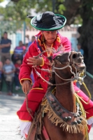 Viernes 19 de enero del 2018. Venustiano Carranza. Los Carrerantes de La San Bartolomé de los Llanos. Cabalgando y ataviados de rojo y cascabeles, los indí­genas recorren las calles entre las iglesias de San Sebastián y San Pedro durante la ví­spera de 