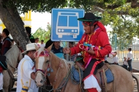 Viernes 19 de enero del 2018. Venustiano Carranza. Los Carrerantes de La San Bartolomé de los Llanos. Cabalgando y ataviados de rojo y cascabeles, los indí­genas recorren las calles entre las iglesias de San Sebastián y San Pedro durante la ví­spera de 