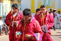 Viernes 19 de enero del 2018. Venustiano Carranza. Los Carrerantes de La San Bartolomé de los Llanos. Cabalgando y ataviados de rojo y cascabeles, los indÃÂgenas recorren las calles entre las iglesias de San Sebastián y San Pedro durante la vÃÂspera de Viernes 19 de enero del 2018. Venustiano Carranza. Los Carrerantes de La San Bartolomé de los Llanos. Cabalgando y ataviados de rojo y cascabeles, los indÃÂgenas recorren las calles entre las iglesias de San Sebastián y San Pedro durante la vÃÂspera de