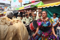 Martes 17 de mayo. El tradicional recorrido del Carretón de San Pascualito Rey recorre esta mañana las calles del sur de la ciudad visitando las antiguas ermitas de la cofradía de la etnia zoque en la ciudad de Tuxtla Gutiérrez.