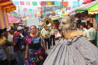 Martes 17 de mayo. El tradicional recorrido del Carretón de San Pascualito Rey recorre esta mañana las calles del sur de la ciudad visitando las antiguas ermitas de la cofradía de la etnia zoque en la ciudad de Tuxtla Gutiérrez.