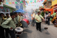 Martes 17 de mayo. El tradicional recorrido del Carretón de San Pascualito Rey recorre esta mañana las calles del sur de la ciudad visitando las antiguas ermitas de la cofradía de la etnia zoque en la ciudad de Tuxtla Gutiérrez.