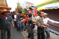 Martes 17 de mayo. El tradicional recorrido del Carretón de San Pascualito Rey recorre esta mañana las calles del sur de la ciudad visitando las antiguas ermitas de la cofradía de la etnia zoque en la ciudad de Tuxtla Gutiérrez.