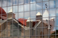 Miércoles 15 de julio del 2020. Tuxtla Gutiérrez. Aspecto del reflejo de la Catedral de San Marcos en los cristales del Edificio Plaza en el centro de la ciudad