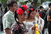 Jueves 24 de octubre del 2019. Tuxtla Gutiérrez. Bellas catrinas y jóvenes espantos pintan de negro y alegría la avenida central