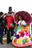 Jueves 24 de octubre del 2019. Tuxtla Gutiérrez. Bellas catrinas y jóvenes espantos pintan de negro y alegría la avenida central
