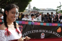 Jueves 24 de octubre del 2019. Tuxtla Gutiérrez. Bellas catrinas y jóvenes espantos pintan de negro y alegría la avenida central
