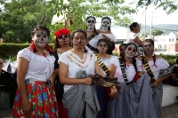 Jueves 24 de octubre del 2019. Tuxtla Gutiérrez. Bellas catrinas y jóvenes espantos pintan de negro y alegría la avenida central