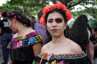 Jueves 24 de octubre del 2019. Tuxtla Gutiérrez. Bellas catrinas y jóvenes espantos pintan de negro y alegría la avenida central
