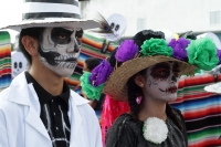 Jueves 24 de octubre del 2019. Tuxtla Gutiérrez. Bellas catrinas y jóvenes espantos pintan de negro y alegría la avenida central