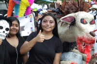 Jueves 24 de octubre del 2019. Tuxtla Gutiérrez. Bellas catrinas y jóvenes espantos pintan de negro y alegría la avenida central