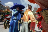 Especial domingo 14 de febrero. Las fiestas del Carnaval de los indígenas Zoques de de la depresión central de Chiapas, se realiza con algarabía y danzas tradicionales como sucede este día en la comunidad de Coita donde este medio día se llevo a cabo el d
