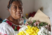 Sábado 8 de julio del 2017. Tuxtla Gutiérrez. Celebración zoque de las Chavelitas. La casa de doña Magnolia en Plan de Ayala recibe alrededor de su altar a la comunidad zoque quienes realizan los rituales propios de las imágenes de  Santa Isabel de Hungrí