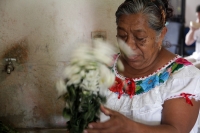 Sábado 8 de julio del 2017. Tuxtla Gutiérrez. Celebración zoque de las Chavelitas. La casa de doña Magnolia en Plan de Ayala recibe alrededor de su altar a la comunidad zoque quienes realizan los rituales propios de las imágenes de  Santa Isabel de Hungrí