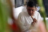Sábado 8 de julio del 2017. Tuxtla Gutiérrez. Celebración zoque de las Chavelitas. La casa de doña Magnolia en Plan de Ayala recibe alrededor de su altar a la comunidad zoque quienes realizan los rituales propios de las imágenes de  Santa Isabel de Hungrí