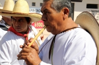Noviembre 19 de noviembre del 2017. Tuxtla Gutiérrez. Los músicos Zoques de Chiapas se reúnen durante el encuentro de tamboreros y piteros para celebrar la continuidad de las costumbres dentro de esta comunidad indí­gena de Chiapas.
