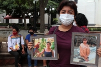 Miércoles 16 de septiembre del 2020. Tuxtla Gutiérrez. Familias de las víctimas de feminicidio protestan en la entrada del edificio de la CEDH