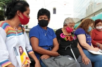 Miércoles 16 de septiembre del 2020. Tuxtla Gutiérrez. Familias de las víctimas de feminicidio protestan en la entrada del edificio de la CEDH