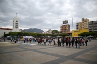 20210504. Tuxtla G. Estudiantes de la CENECH protestan esta mañana en la Plaza Central de la ciudad.