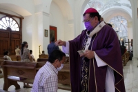 20210217. Tuxtla G. Durante el Miércoles de Ceniza, el arzobispo Fabio Martínez hace un llamado a seguir con las medidas de seguridad por la pandemia del Covid