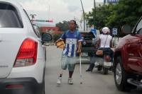 Martes 5 de septiembre del 2017. Tuxtla Gutiérrez. Un migrante arrastra consigo la experiencia de intentar cruzar la frontera norte desde los cruceros de la capital del estado de Chiapas.